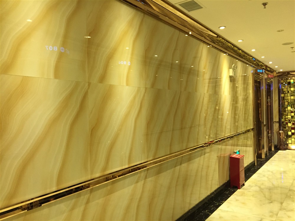 墙面接纳立博ladbrokes微晶石印度—流沙金KWD58045铺贴