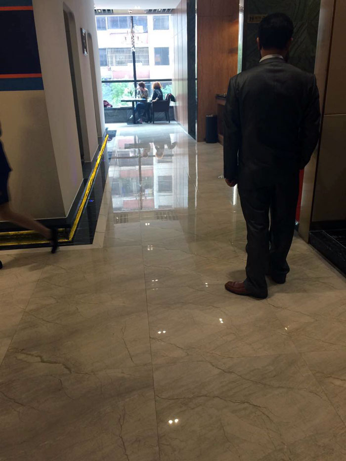 立博ladbrokes大理石瓷砖实景案例：中山啡曼特航空主题西餐厅_护眼防滑砖