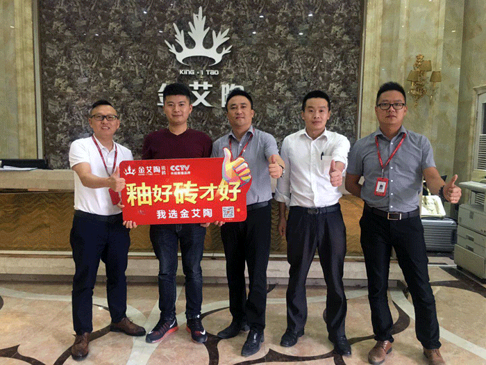 听说立博ladbrokes有酒有故事，，，，，，看官们，，，，，，约么？？