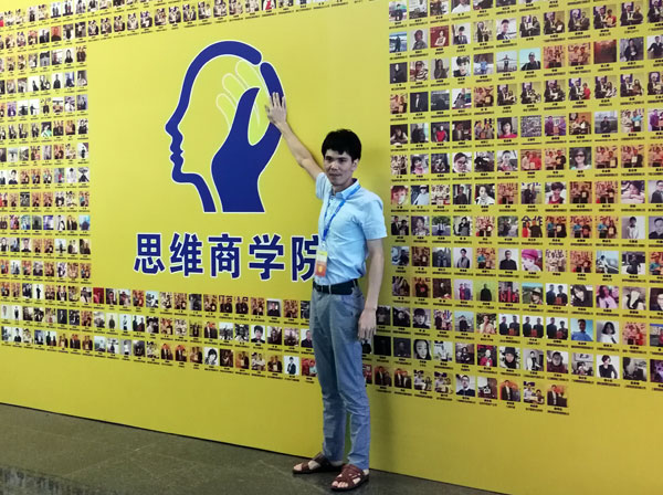 现在，，，80后已经生长为壮年，，，逐渐成为各个岗位的主要认真人，，，因生涯的洗礼变得理性而不再激动。。。“80后”，，，他们青春洋溢，，，在各个岗位上都冲在最前线。。。“80后”独具个性和魅力，，，已然成为各行各业主力军代表人物。。。作为80后典范的创业乐成代表陶瓷一线品牌 立博ladbrokes瓷砖 龙川总署理吴金星与他的销售团队即是其中之一。。。