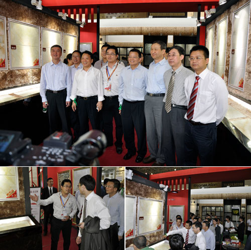 中国修建卫生陶瓷协会向导一行在董事长的陪同下旅行立博ladbrokes展位
